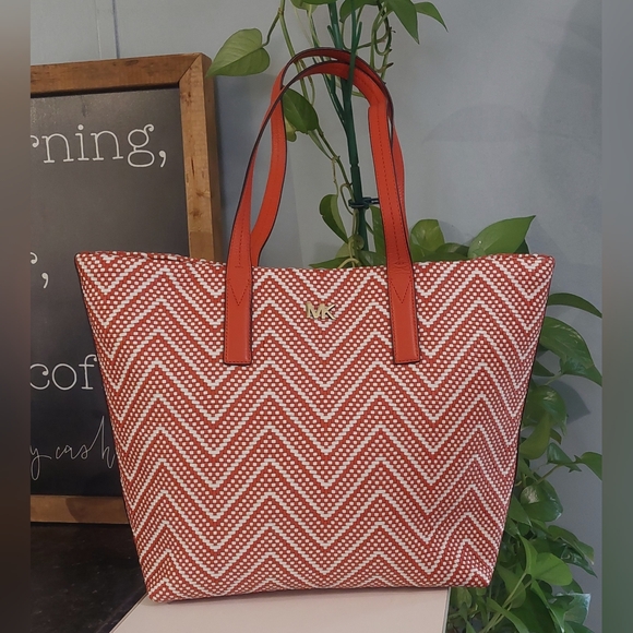 Michael Kors Red and White Chevron Tote - Picture 1 of 8